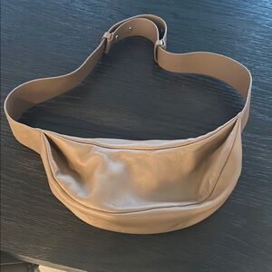 Tan Leather Crossbody Bag with Adjustable Strap